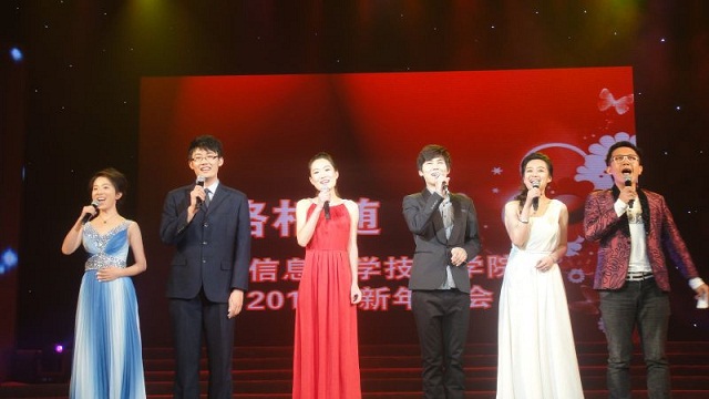 新捕京3522com“E路相随”2012新年联欢晚会圆满落幕